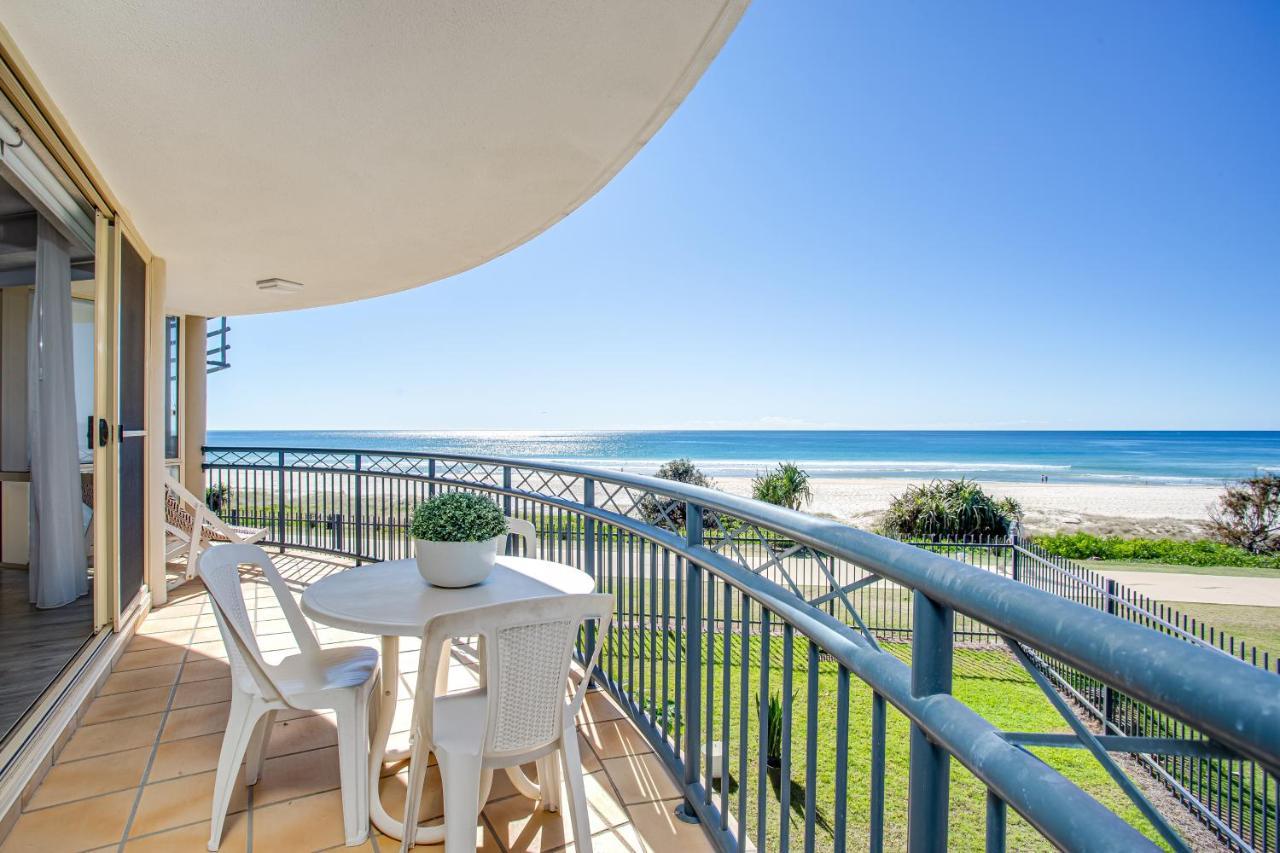 Golden Riviera Absolute Beachfront Resort Gold Coast Exterior foto