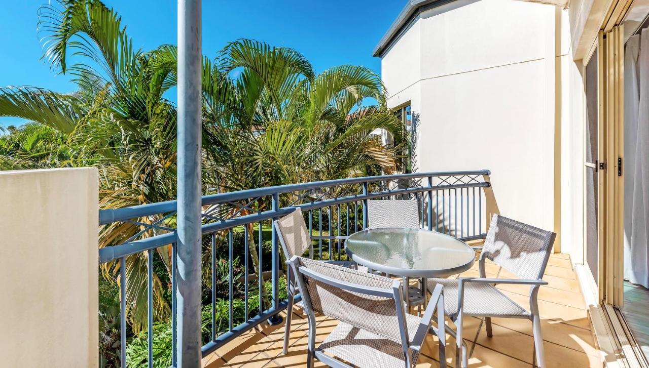 Golden Riviera Absolute Beachfront Resort Gold Coast Exterior foto