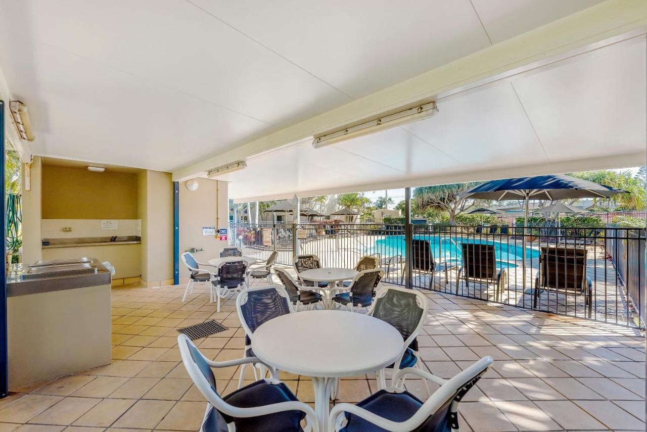 Golden Riviera Absolute Beachfront Resort Gold Coast Exterior foto