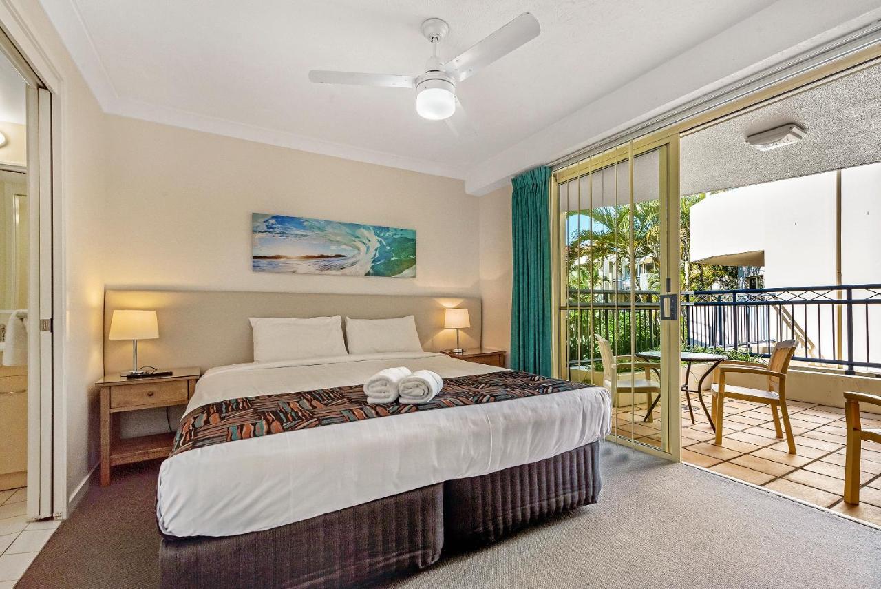 Golden Riviera Absolute Beachfront Resort Gold Coast Exterior foto