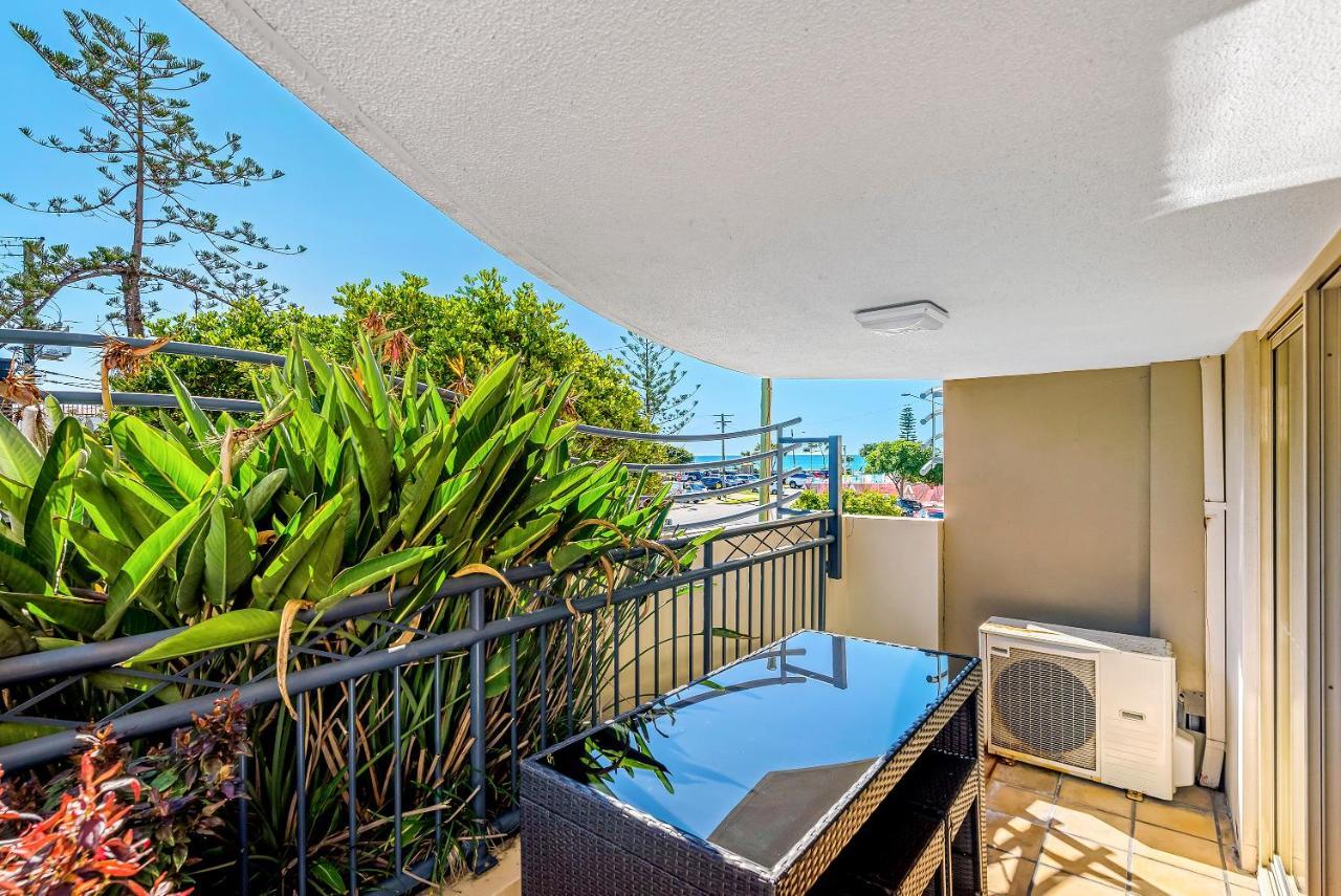 Golden Riviera Absolute Beachfront Resort Gold Coast Exterior foto