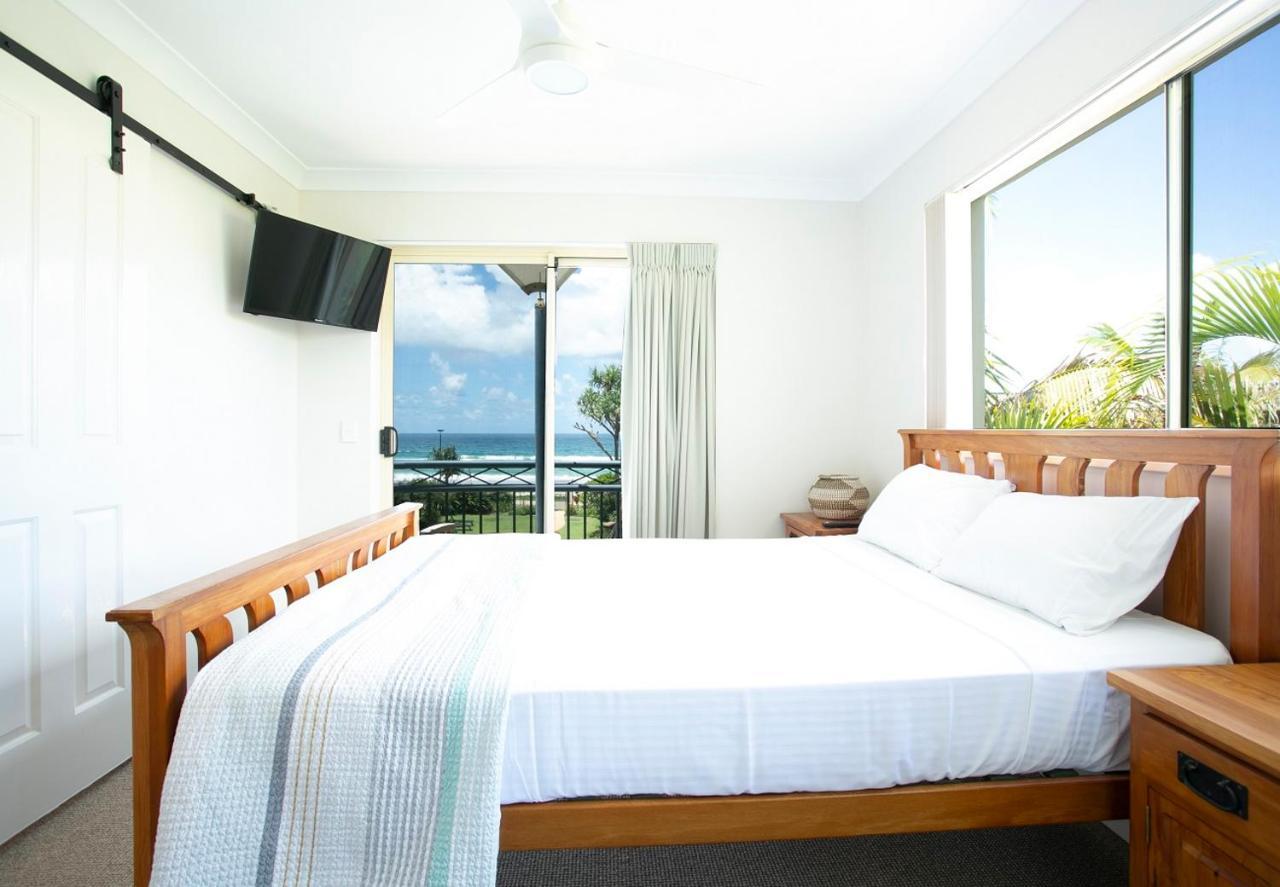 Golden Riviera Absolute Beachfront Resort Gold Coast Exterior foto