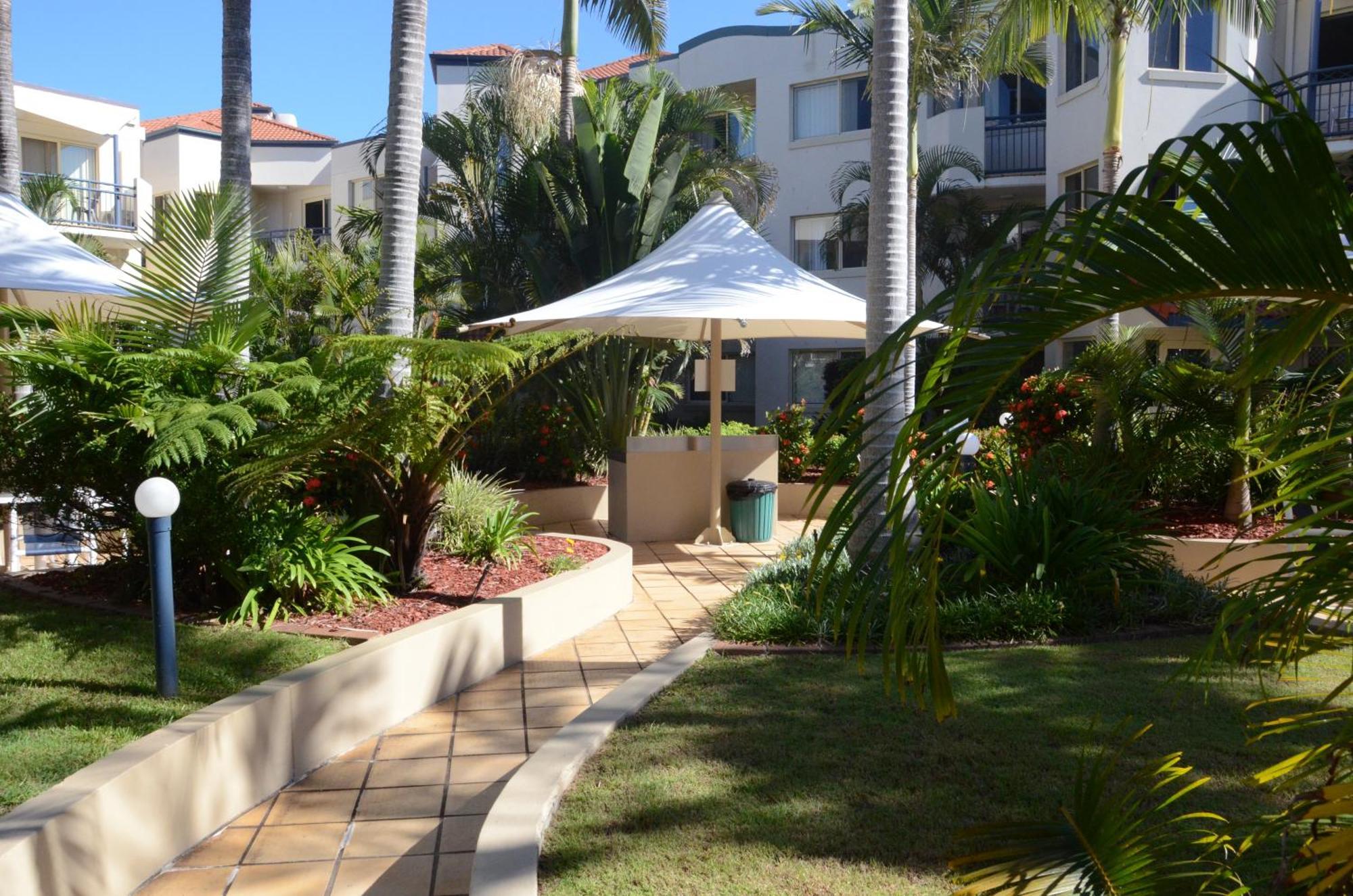 Golden Riviera Absolute Beachfront Resort Gold Coast Exterior foto