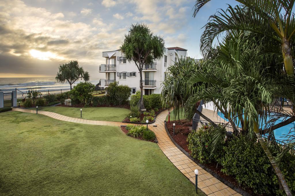 Golden Riviera Absolute Beachfront Resort Gold Coast Exterior foto