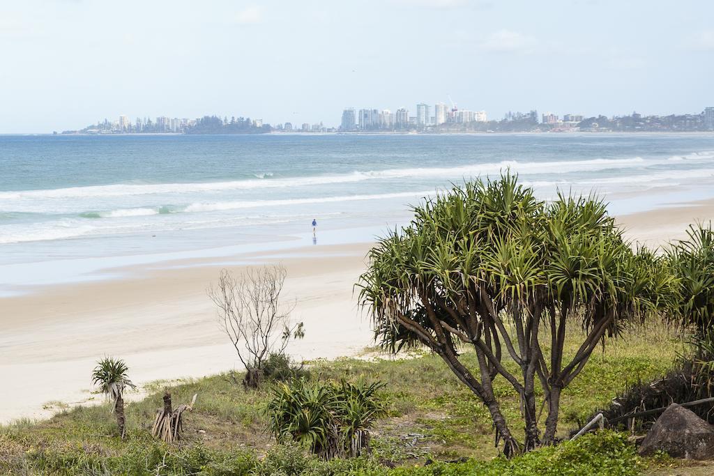 Golden Riviera Absolute Beachfront Resort Gold Coast Exterior foto