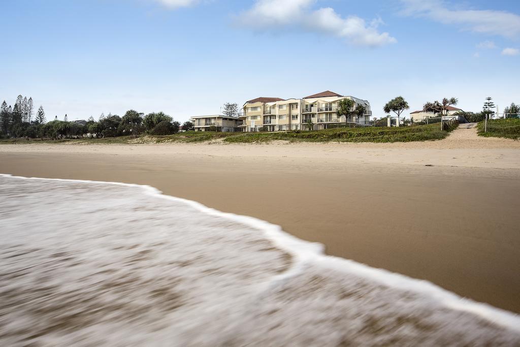 Golden Riviera Absolute Beachfront Resort Gold Coast Exterior foto