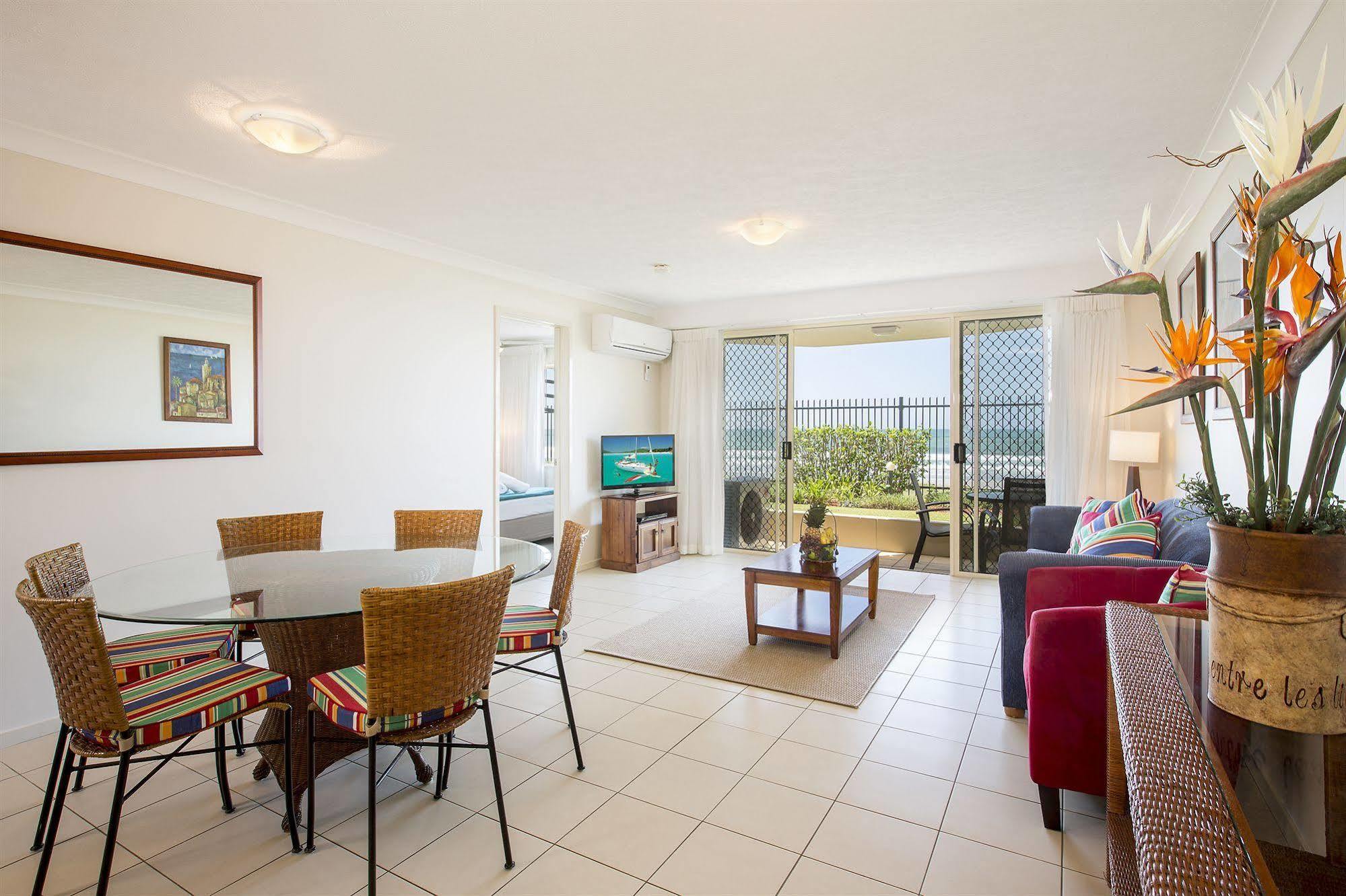 Golden Riviera Absolute Beachfront Resort Gold Coast Exterior foto
