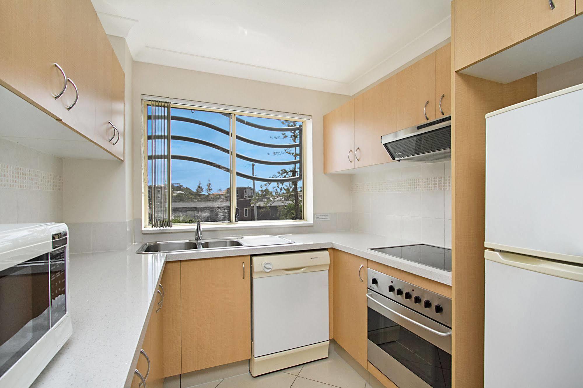 Golden Riviera Absolute Beachfront Resort Gold Coast Exterior foto