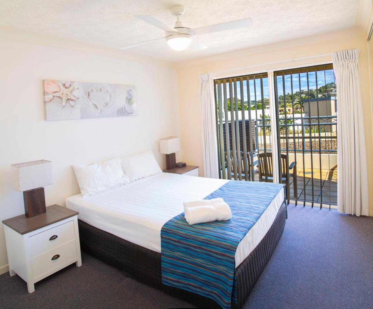 Golden Riviera Absolute Beachfront Resort Gold Coast Exterior foto