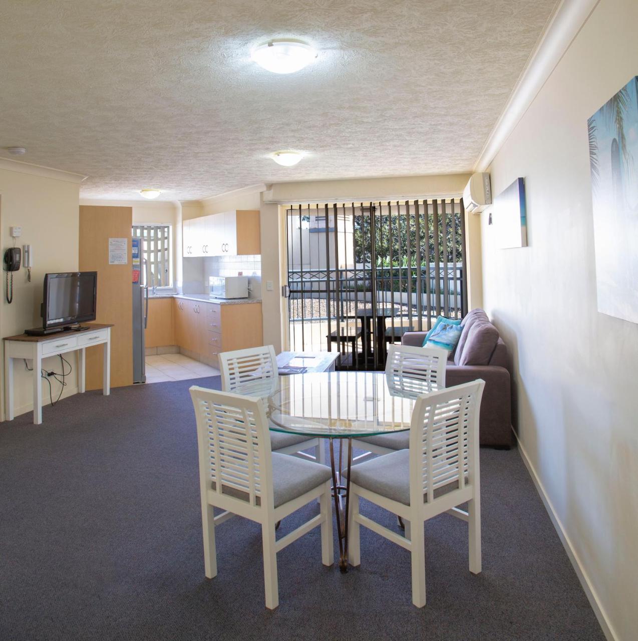 Golden Riviera Absolute Beachfront Resort Gold Coast Exterior foto