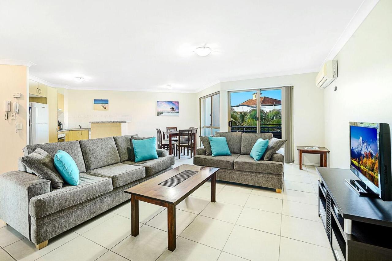 Golden Riviera Absolute Beachfront Resort Gold Coast Exterior foto