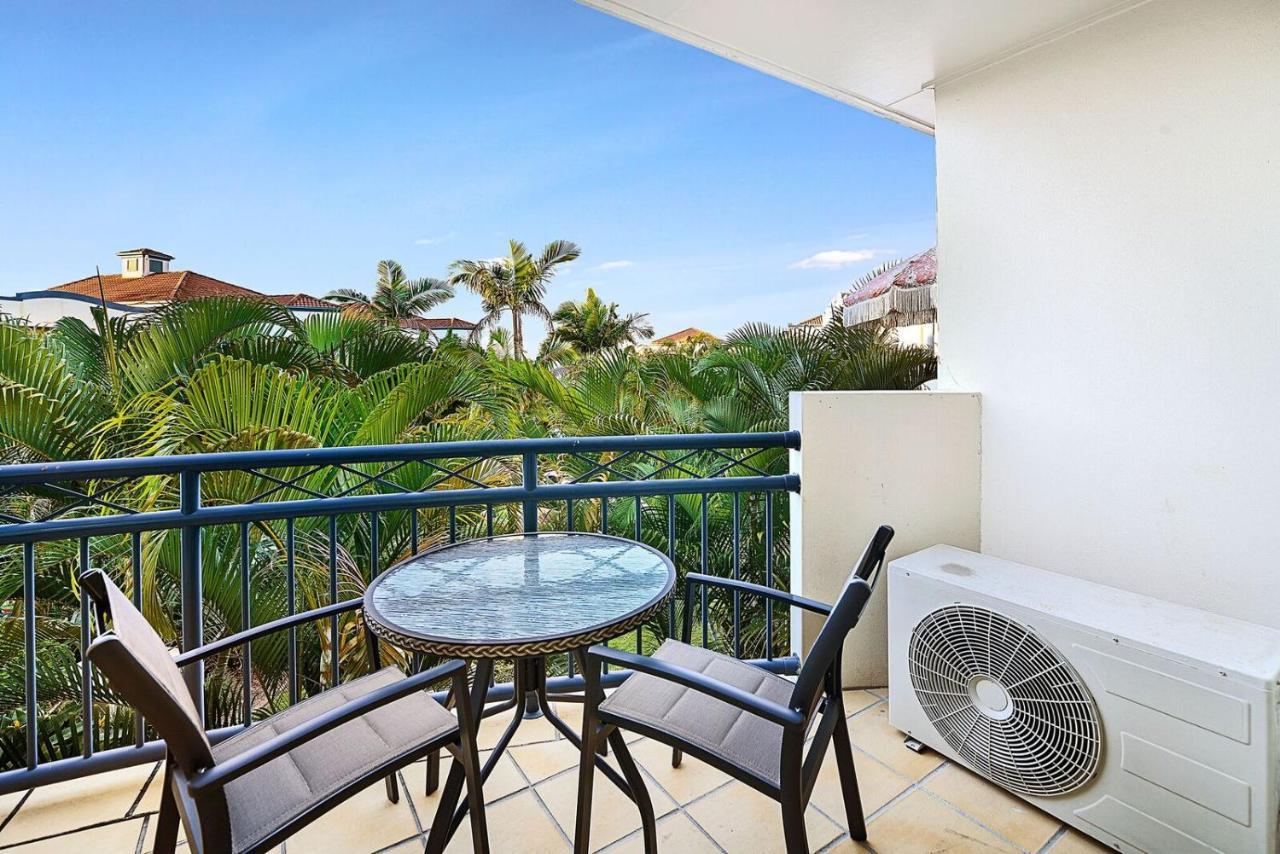 Golden Riviera Absolute Beachfront Resort Gold Coast Exterior foto