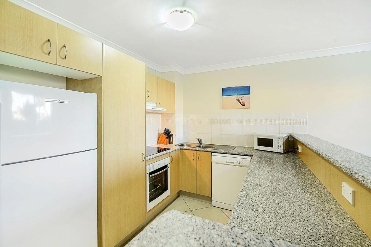 Golden Riviera Absolute Beachfront Resort Gold Coast Exterior foto