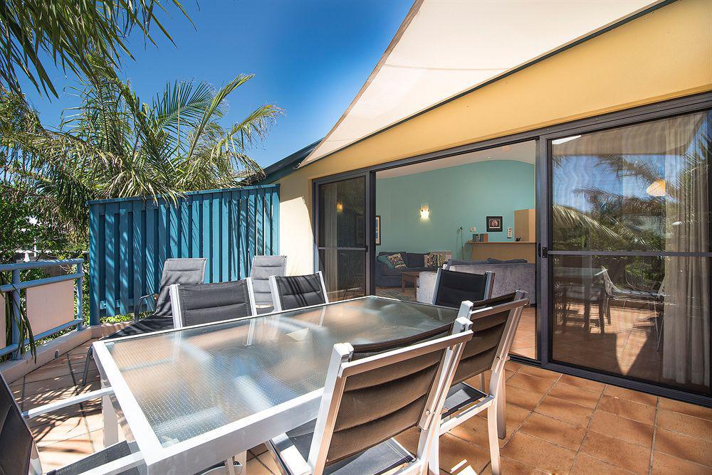 Golden Riviera Absolute Beachfront Resort Gold Coast Exterior foto