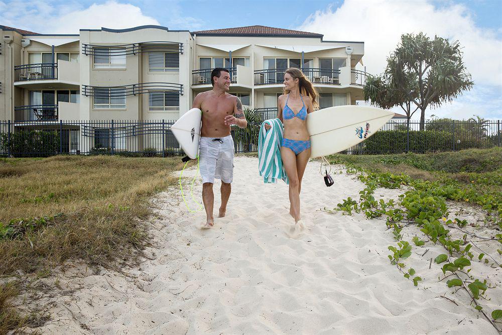 Golden Riviera Absolute Beachfront Resort Gold Coast Exterior foto